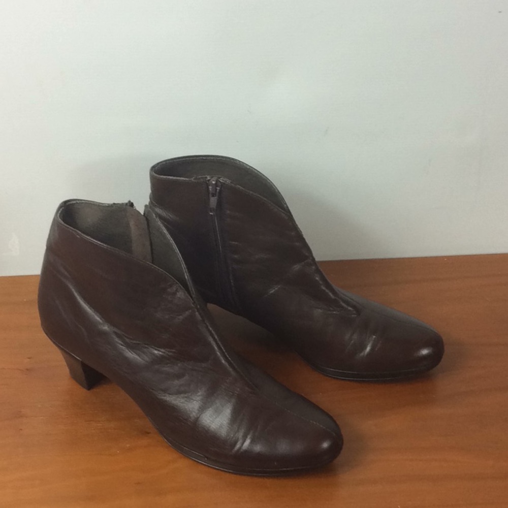Munro brown leather booties.